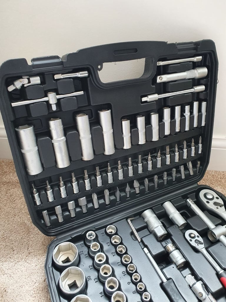 Brand New 94PC 1/2" & 1/4" SOCKET SET SCREWDRIVER BIT RATCHET - Delivery Available