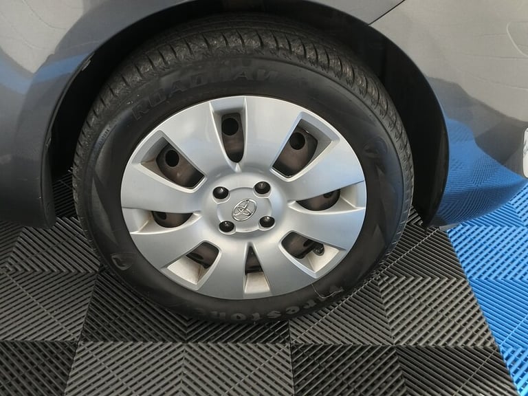 2009 Toyota Yaris VVT-i TR Hatchback Petrol Manual