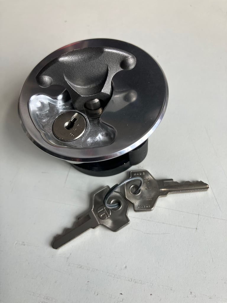 Newton equipment Aero 300 fuel filler cap flange assembly silver locking