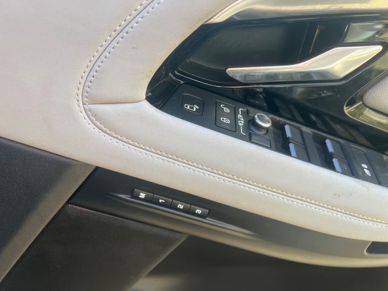 LAND ROVER RANGE ROVER EVOQUE 2.0 D180 First Edition White Auto Diesel 2019