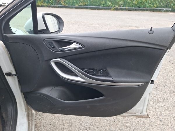 2018 Vauxhall Astra 1.6 CDTi BlueInjection Design Sports Tourer 5dr Diesel