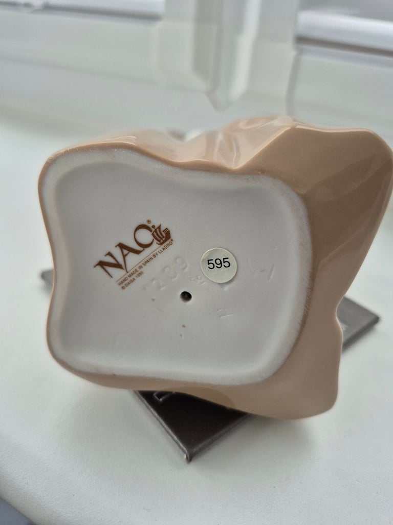 Nao by Lladro Figurine (Number 1289)