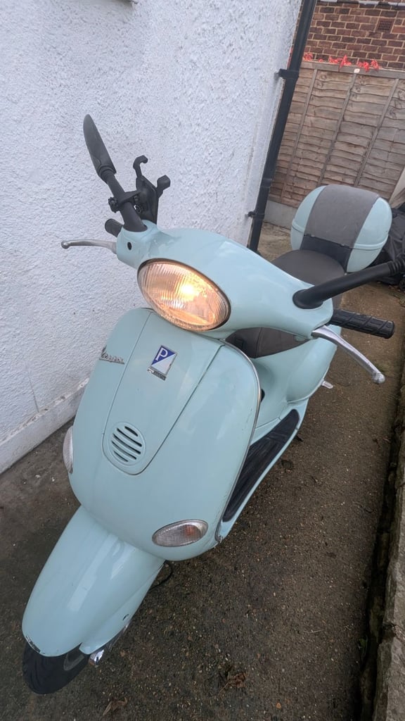 Piaggio, VESPA, 2003, 125 (18,596 miles) datatag , emissions test done (cc) helmet, D lock , cover 