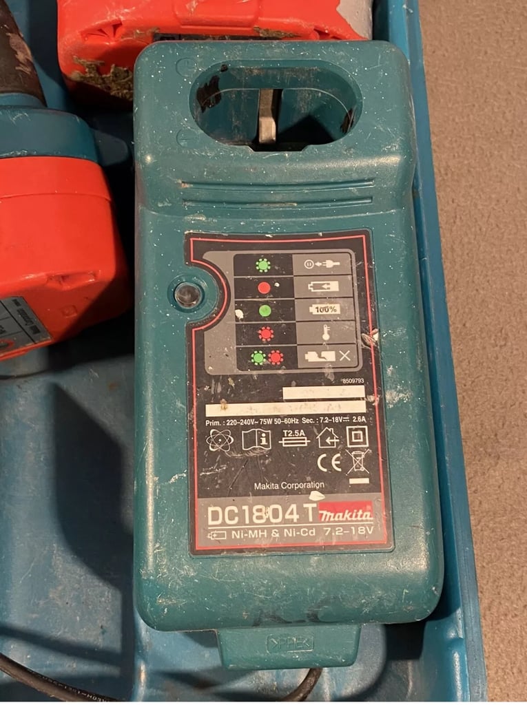 Makita 8391D Combi Drill 18v 1 Drill 2 Faulty Batteries Charger And Carry Case