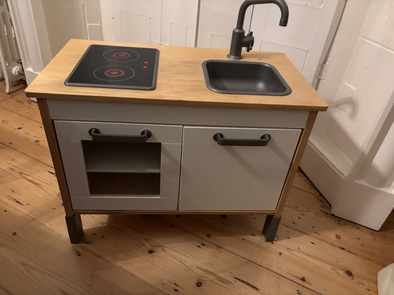 Toy kitchen unit with toy food