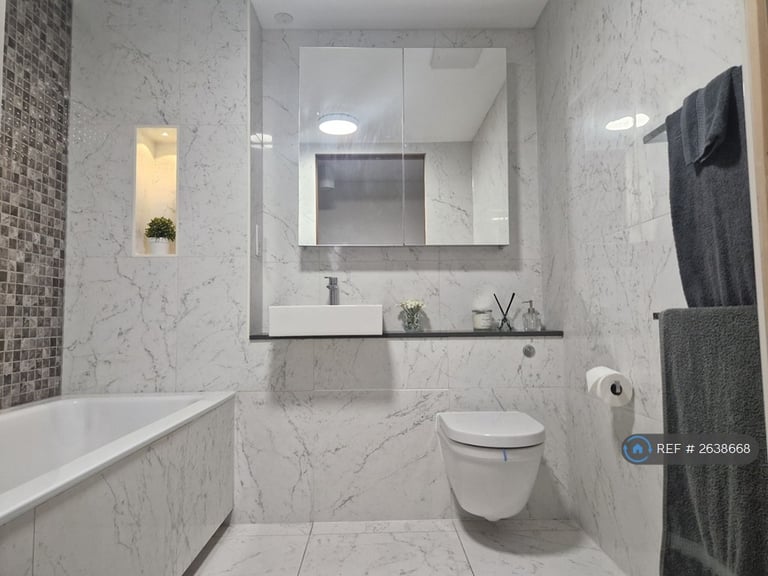 2 bedroom flat in Sugar Lane, London, SE16 (2 bed) (#2638668)