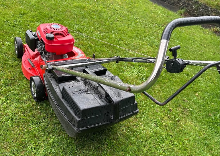 Honda 20”cut Rover alloy deck petrol lawnmower super condition mower lifts wet grass Fully serviced 