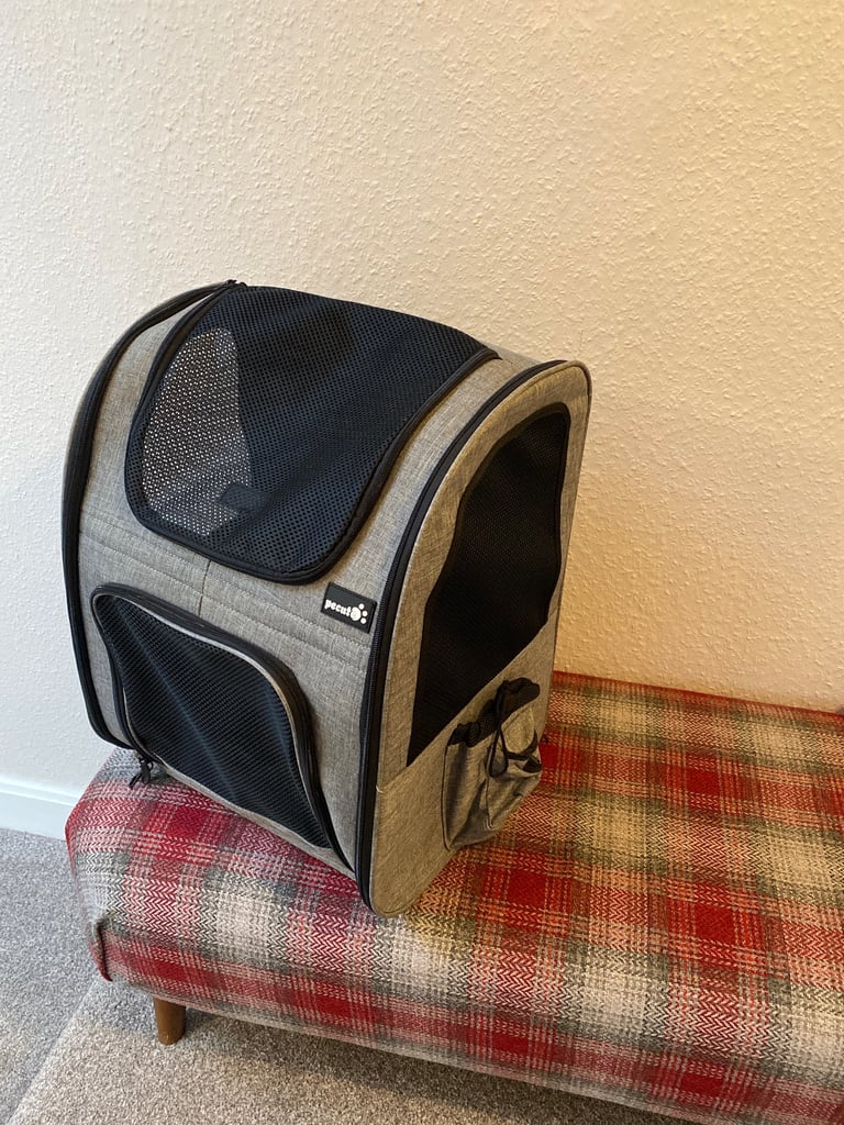 Breathable Pet carrier rucksack / backpack  dog / cat