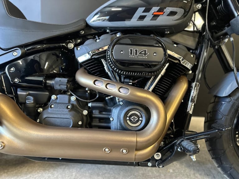 STUNNING ONE OWNER 2023/23 HARLEY-DAVIDSON FXFBS FAT BOB 114 MOTORCYCLE 
