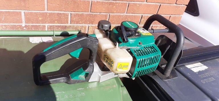 Petrol hedge trimmer double cutting blades 