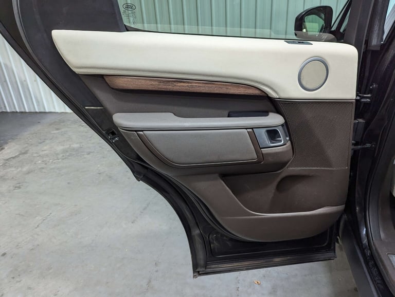 2017 Land Rover Discovery 2.0 Discovery HSE SD4 Auto 4WD 5dr SUV Diesel Automatic