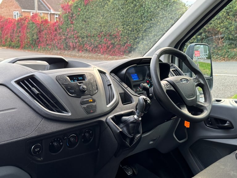 2015 Ford Transit 2.2 TDCi 460 Minibus 5dr Manual L4 H3 (17 seats) NA Diesel Manual