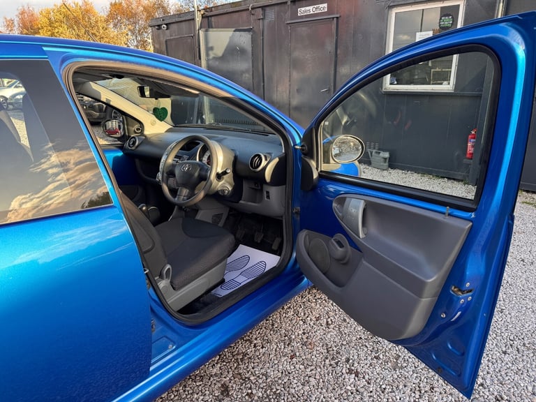 2011 Toyota AYGO 1.0 VVT-i Blue 5dr HATCHBACK Petrol Manual