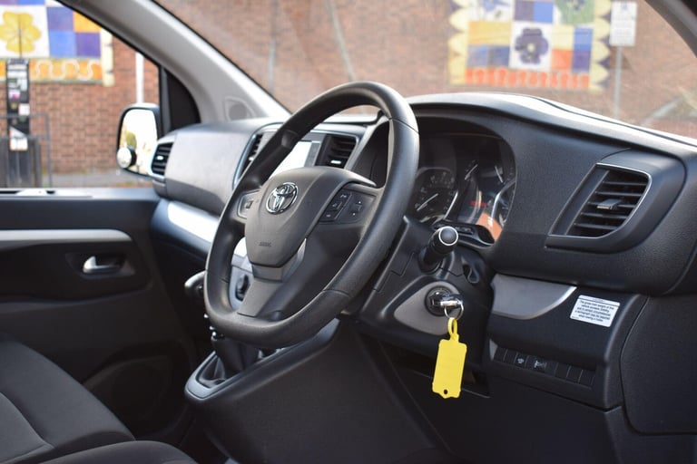 2022 Toyota PROACE CITY Verso 1.5D Shuttle Medium MPV MWB Euro 6 (s/s) 5dr (9 Seat) MPV Diesel Ma...