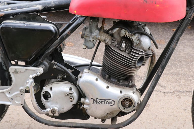 Norton Commando 750 1971 Winter Restoration Project.