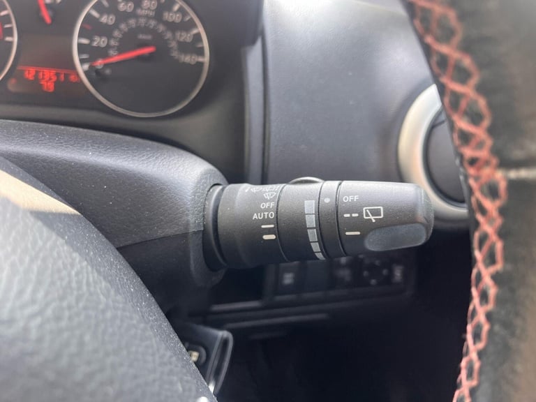 2010 Nissan Note 1.6 16V Tekna Auto Euro 4 5dr MPV Petrol Automatic