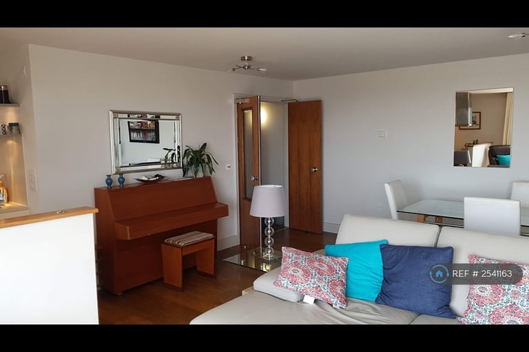 2 bedroom flat in Falcon Drive, Cardiff, CF10 (2 bed) (#2541163)