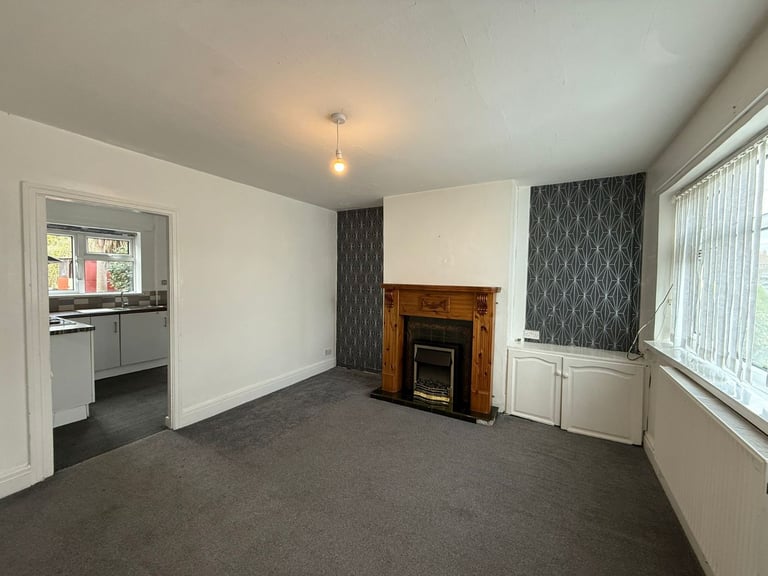 **THREE BEDROOM TERRACED HOUSE TO LET**IDEAL FAMILY HOME**DRIVEWAY**