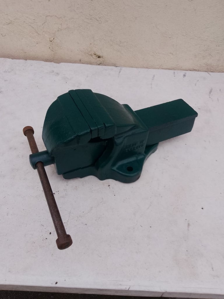 image for 🛑 FREE DELIVERY 'WODEN' MADE IN ENGLAND CAST IRON WORKSHOP VICE