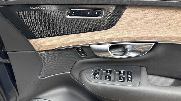 2025 Volvo XC90 Plus, T8 AWD Plug-in hybrid, Electric/Petrol, Dark, 7 Seats ESTATE Petrol/Electri...