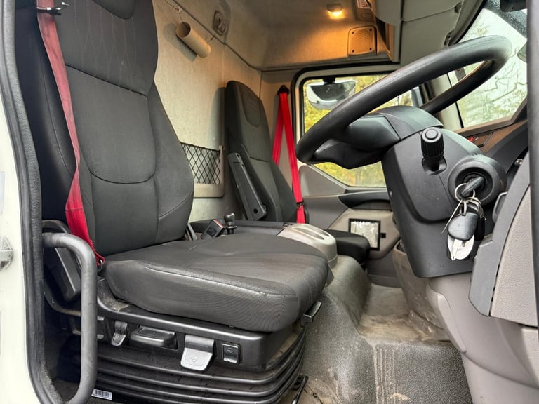 DAF LF 230, CURTAIN, UNDERSLUNG TAIL LIFT 