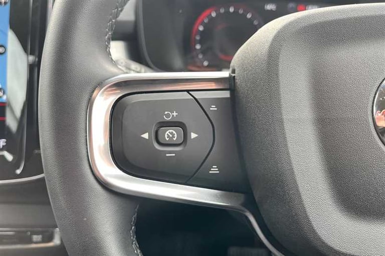 2021 Volvo XC40 1.5 T3 Momentum SUV 5dr Petrol Auto Euro 6 (s/s) (163 ps) SUV Petrol Automatic