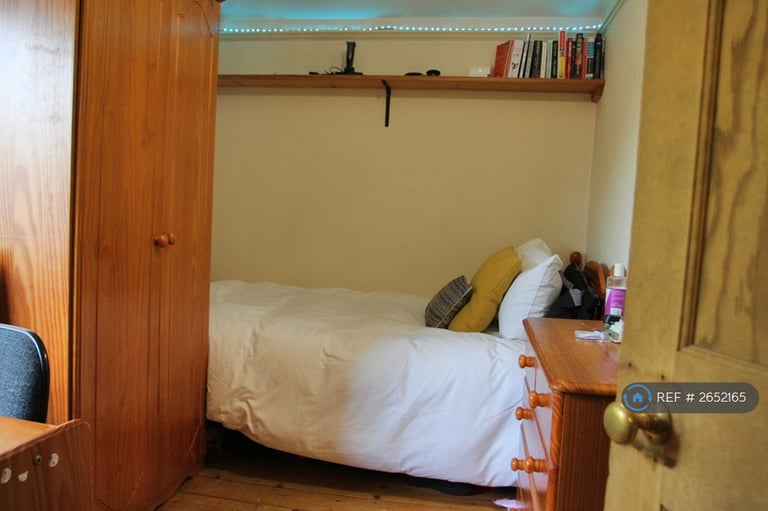 6 bedroom house in Earlham Green Lane, Norwich, NR5 (6 bed) (#2652165)