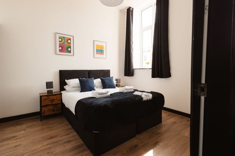 Short Term Let in Warrington | Town Centre | Parking