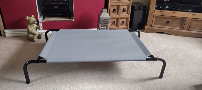 Raised dog bed