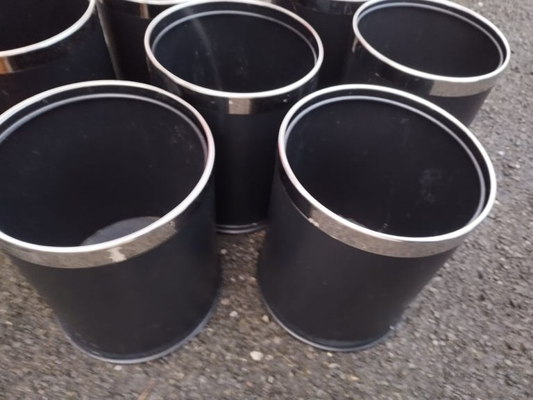 image for Krisbow 10.2L Round Indoor Trash Can Rubbish Bin Black & Silver Steel