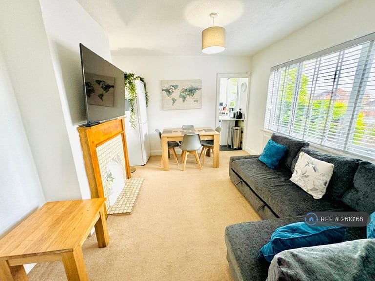 image for 3 bedroom flat in Kenilworth Road, Ashford, TW15 (3 bed) (#2610168)