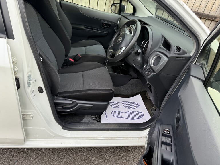 TOYOTA YARIS Active Auto ULEZ Low Milage