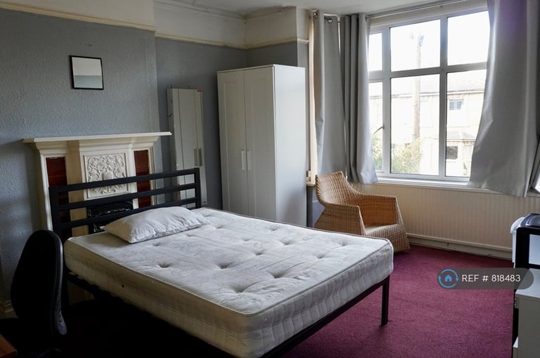 1 bedroom in The Greenway, Uxbridge, UB8 (#818483)