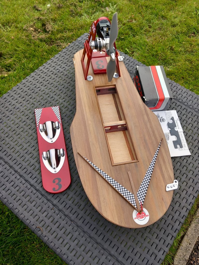 Model Boat. Cox Powered Hydroplane Vintage USA 