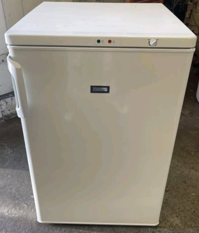 image for zanussi fridge, can deliver
