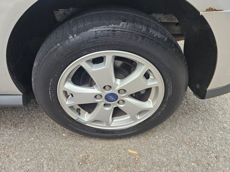 FORD TRANSIT CONNECT 1.6 TDCi LIMITED ALLOYS CRUISE A/C 3 SEATS NO VAT SILVER