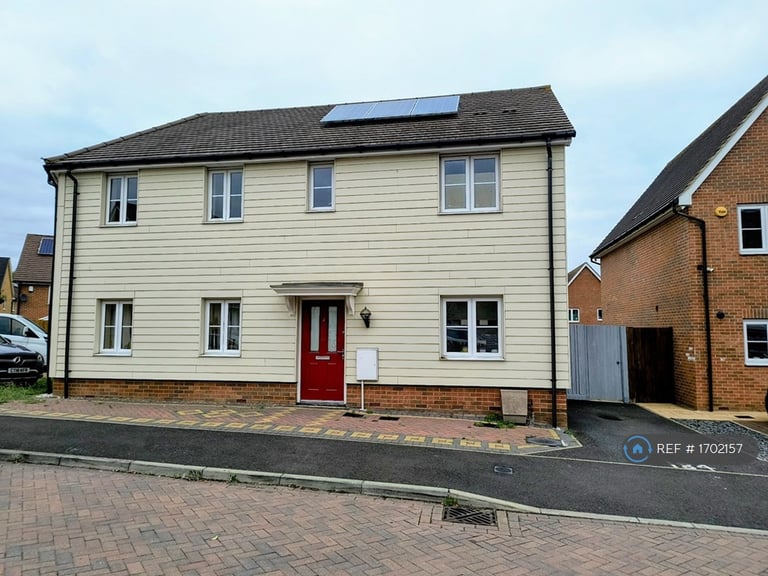 image for 3 bedroom house in Oldmead Close, Harold Hill, Romford, RM3 (3 bed) (#1702157)