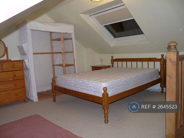 2 bedroom flat in Reading, Reading, RG30 (2 bed) (#2645523)