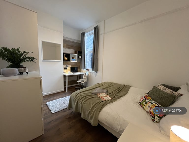 7 bedroom house in Garmoyle Road, Liverpool, L15 (7 bed) (#2677911)