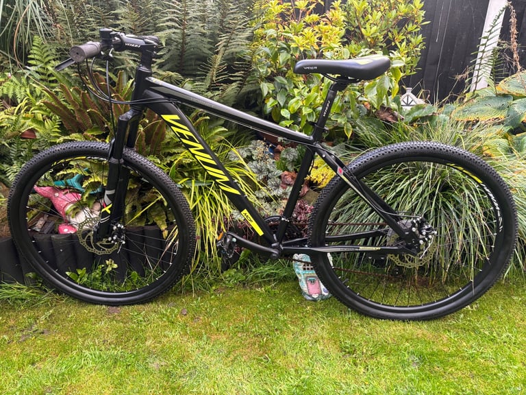 Mens mountain bike (like new) like carrera 