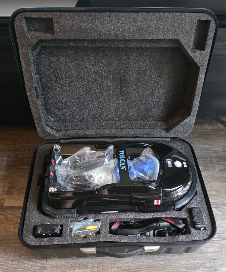 Boatman Vulcan Pro v2. Baitboat with Autopilot gps & Sonar. Carp Fishing.