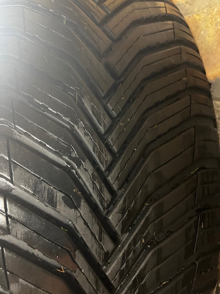 Dacia Duster II 17” Maldives Alloy Wheels & Michelin CrossClimate 2 All Season Nearly New Tyres
