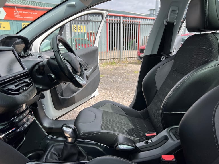 2018 68 PEUGEOT 2008 1.2 PURETECH ALLURE PREMIUM 5DR ONLY 33,000 MILES F/S/H