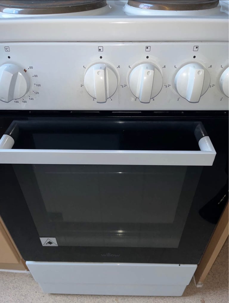 Willow WE50SSW 62L White Freestanding Single Cavity Electric Cooker