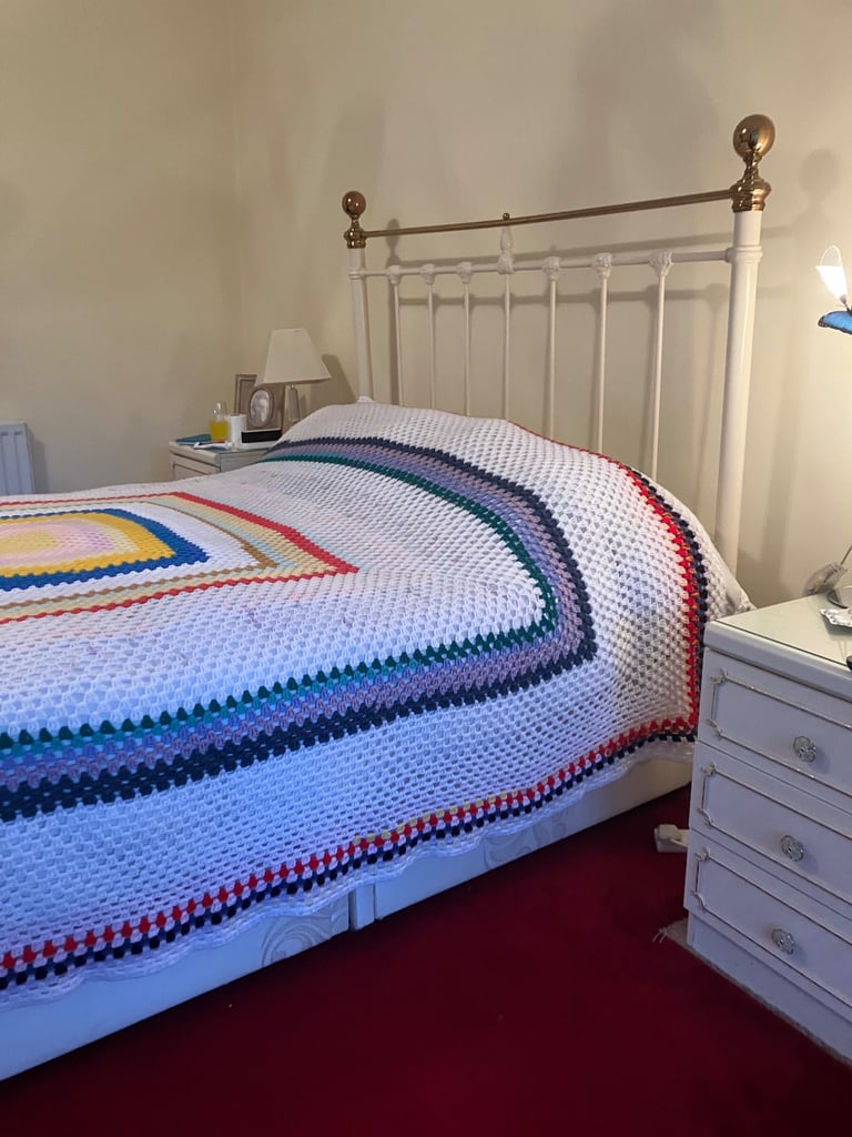 image for As new Crouched bedspread 