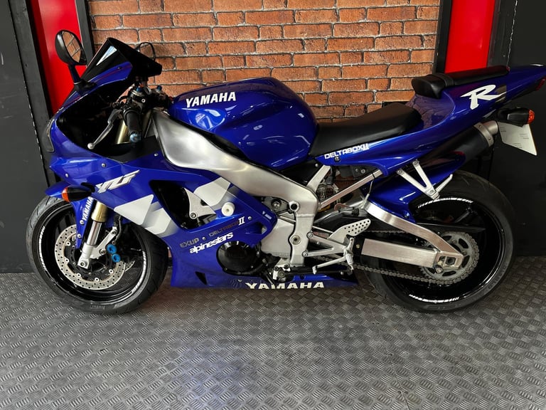 Yamaha YZF R1 5JJ LOVLEY CLEAN EXAMPLE