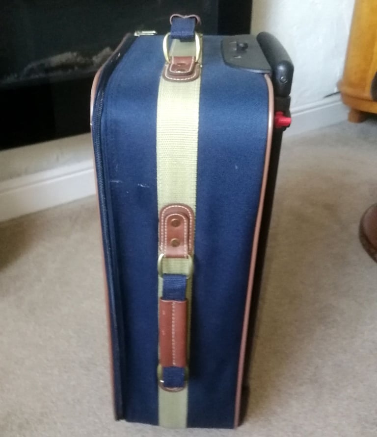 Small Tow ALong Wheeled Suitcase Cabin Luggage 55 x35 x 19 cm