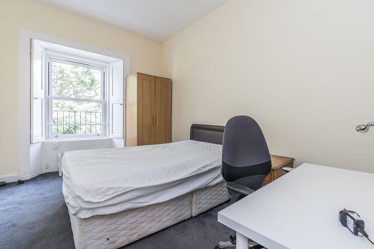 Spacious, 5 bedroom, HMO pending flat just off Lothian Road – available immediately