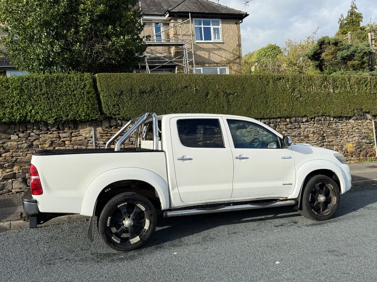 2012 TOYOTA HILUX INVINCIBLE DOUBLE CAB D/C 3.0 D4-D AUTO 4X4 WHITE 