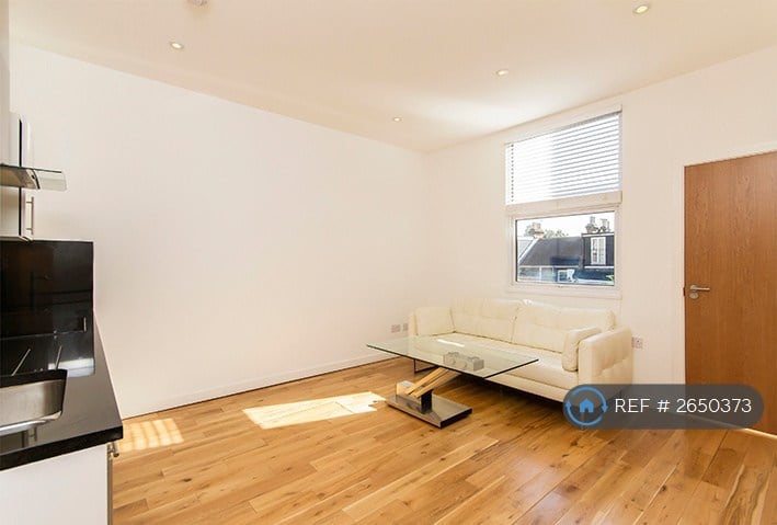 image for 2 bedroom flat in Loftus Road, London, W12 (2 bed) (#2650373)